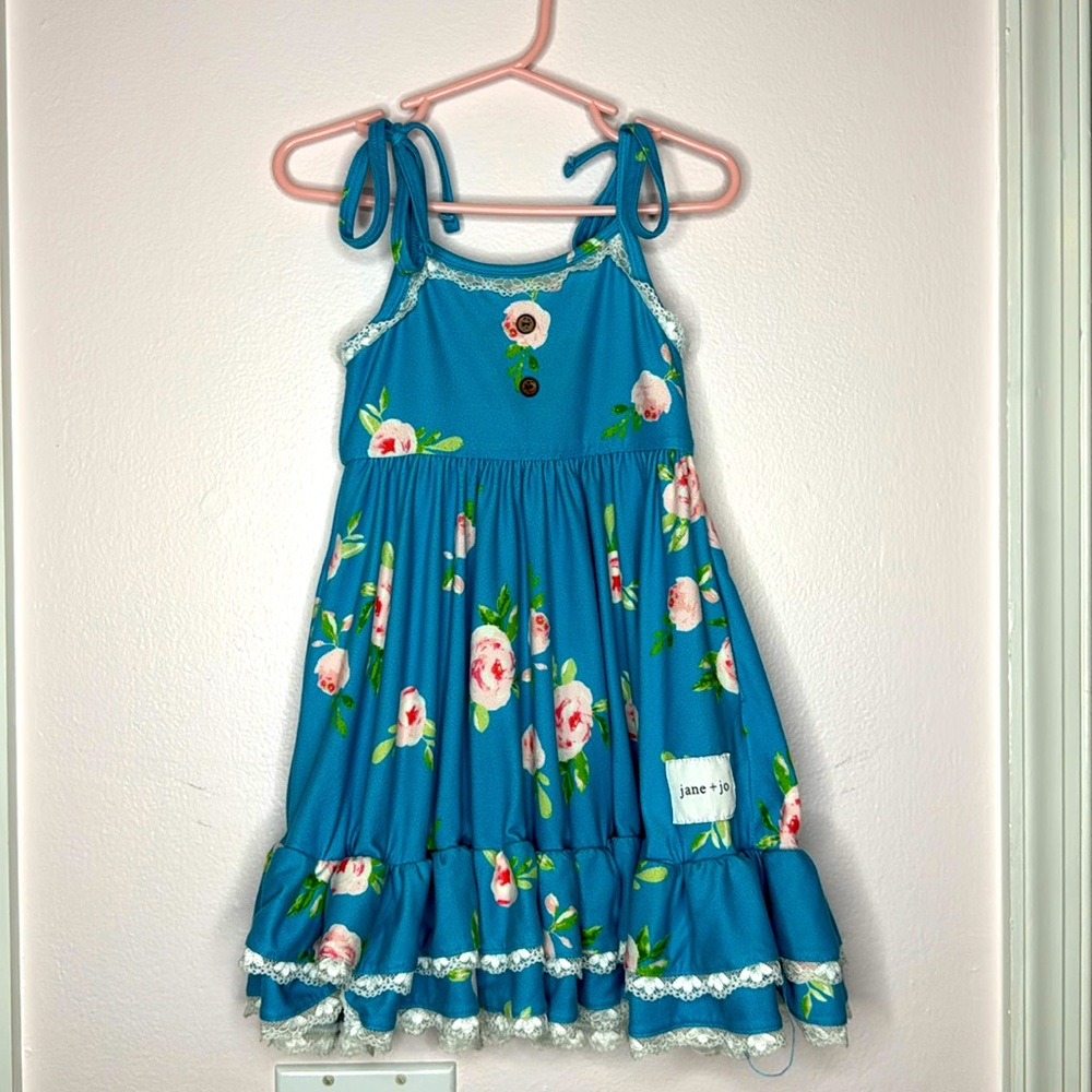 Jane + jo blue dress with pink flowers. Flowy dress. Size 3/4